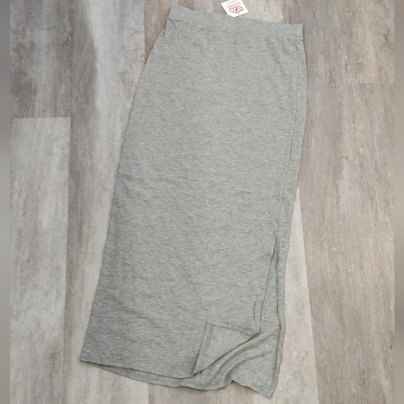 FINAL SALE 🆕🌿KNIT SIDE SLIT SKIRT🌿 - Picture 2 of 6